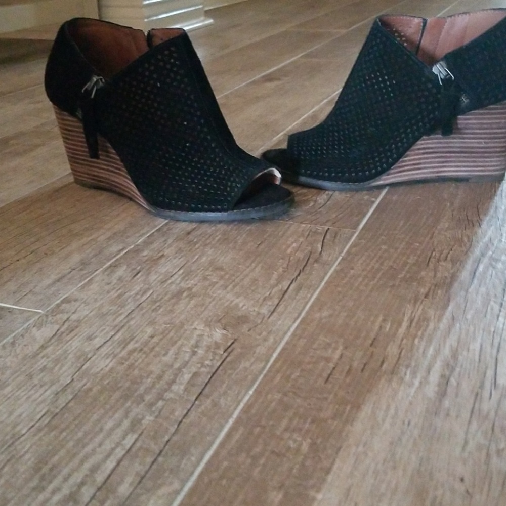 Size 8 Lucky Brand Black Suede booties